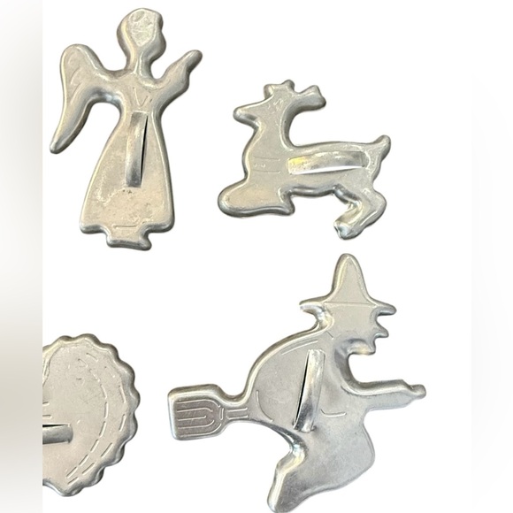 Vintage Cookie Cutters Assorted Holidays Bundle of 7 Kitchen Baking Tools. - Picture 3 of 6
